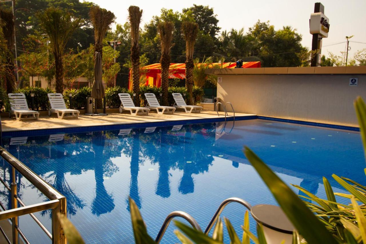 Jalashray Resort Nadiād Eksteriør billede
